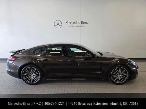 2018 Porsche Panamera 