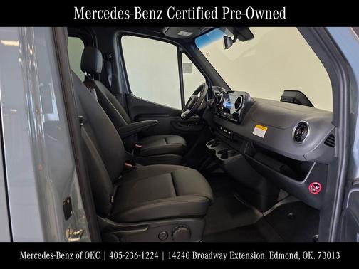 2025 Mercedes-Benz Sprinter 2500 144 WB Standard Roof Passenger