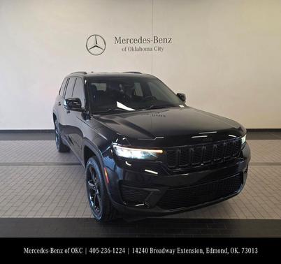 2022 Jeep Grand Cherokee Laredo