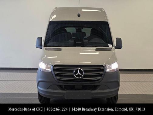 2025 Mercedes-Benz Sprinter 2500 144 WB Standard Roof Passenger