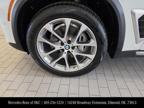 Mineral White Metallic 2024 BMW X5 sDrive40i