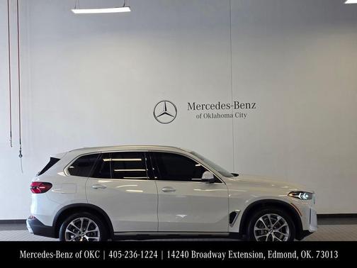 Mineral White Metallic 2024 BMW X5 sDrive40i