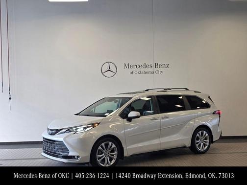 Wind Chill Pearl 2022 Toyota Sienna Platinum 7 Passenger