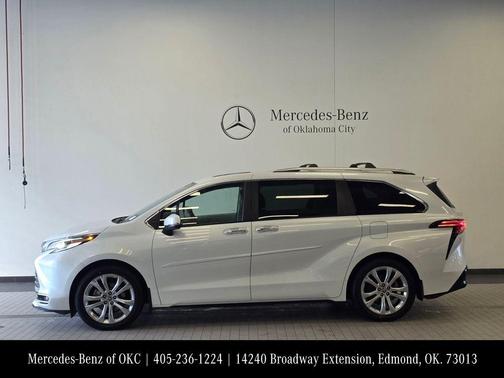 Wind Chill Pearl 2022 Toyota Sienna Platinum 7 Passenger