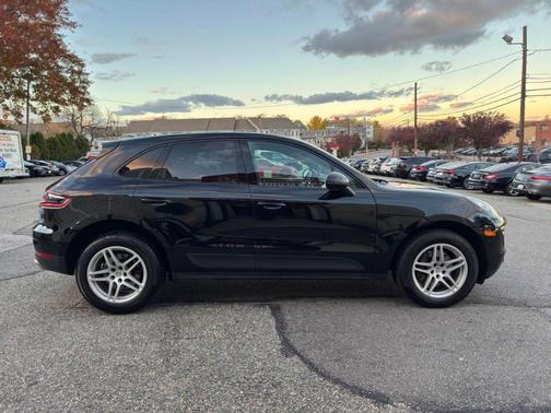 2018 Porsche Macan Base