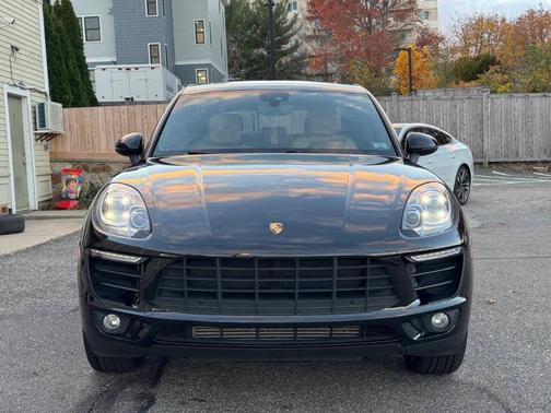 2018 Porsche Macan Base