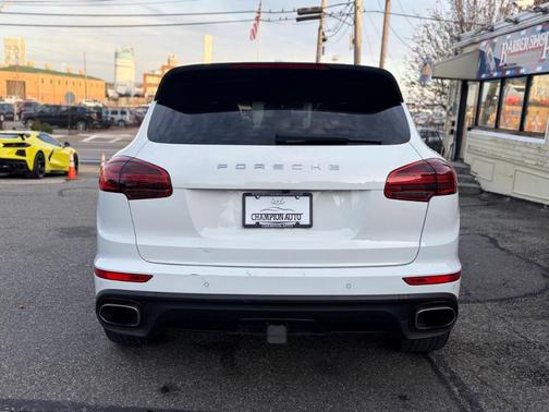 2017 Porsche Cayenne Platinum Edition