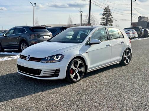 2017 Volkswagen Golf GTI SE 4-Door
