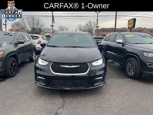 Diamond Black Crystal Pearlcoat 2025 Chrysler Pacifica L