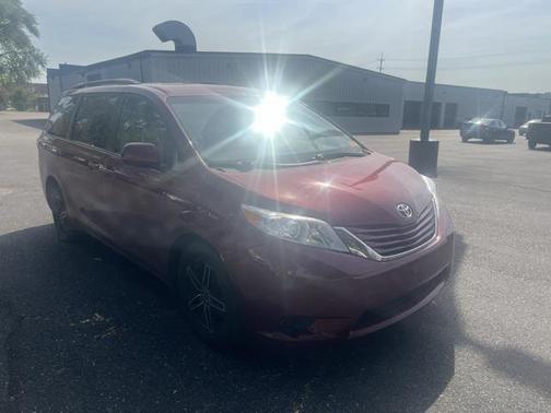 2016 Toyota Sienna LE