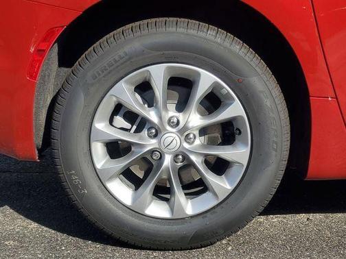 Red Hot Pearlcoat 2026 Chrysler Pacifica L