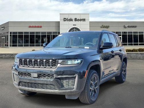 Diamond Black Crystal Pearlcoat 2026 Jeep Grand Cherokee Altitude