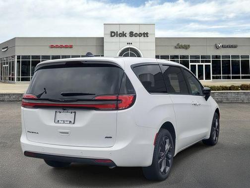 2026 Chrysler Pacifica L