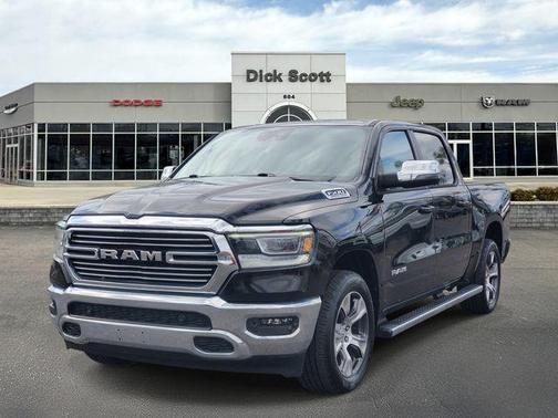 Diamond Black Crystal Pearlcoat 2024 RAM 1500 Laramie