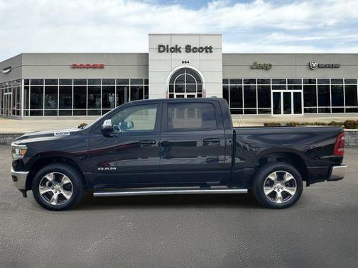 Diamond Black Crystal Pearlcoat 2024 RAM 1500 Laramie