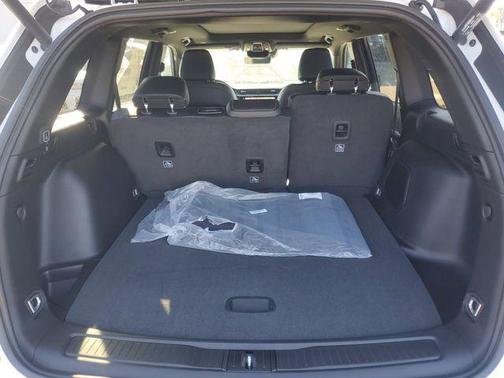 Bright White Clearcoat 2026 Jeep Grand Cherokee Limited