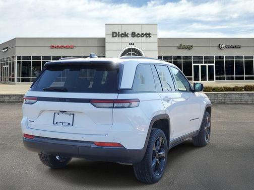 Bright White Clearcoat 2026 Jeep Grand Cherokee Limited