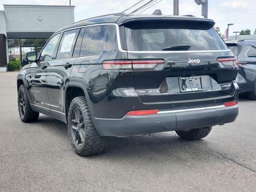 Diamond Black Crystal Pearlcoat 2021 Jeep Grand Cherokee L Laredo