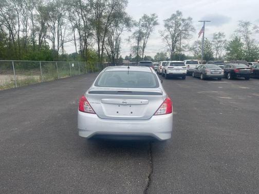 2017 Nissan Versa 1.6 S+