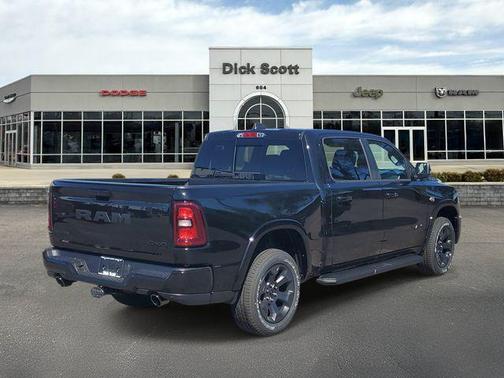Diamond Black Crystal Pearlcoat 2026 RAM 1500 Big Horn/Lone Star