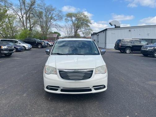 2013 Chrysler Town & Country Touring-L