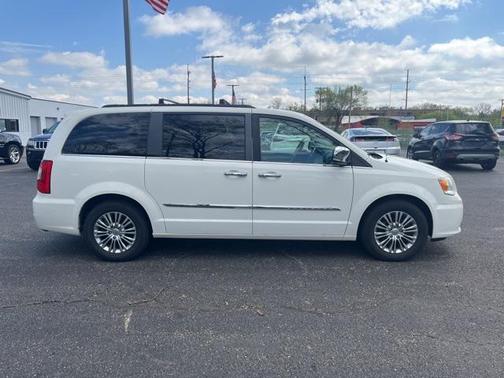 2013 Chrysler Town & Country Touring-L