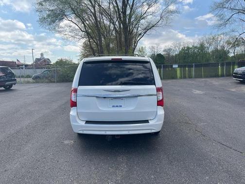 2013 Chrysler Town & Country Touring-L