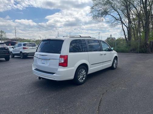 2013 Chrysler Town & Country Touring-L