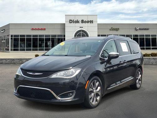 Brilliant Black Crystal Pearlcoat 2019 Chrysler Pacifica Limited