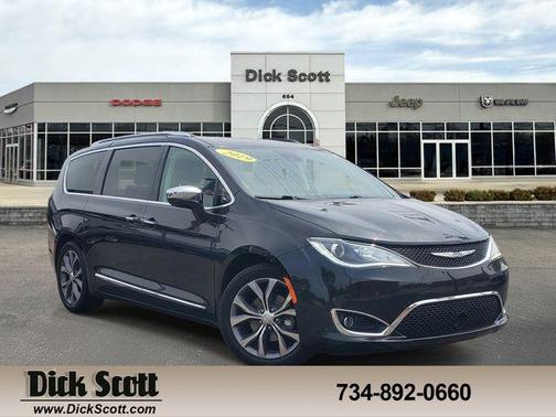 Brilliant Black Crystal Pearlcoat 2019 Chrysler Pacifica Limited