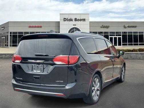 Brilliant Black Crystal Pearlcoat 2019 Chrysler Pacifica Limited