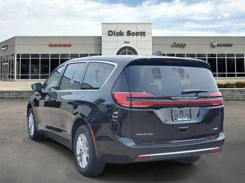 Diamond Black Crystal Pearlcoat 2027 Chrysler Pacifica L