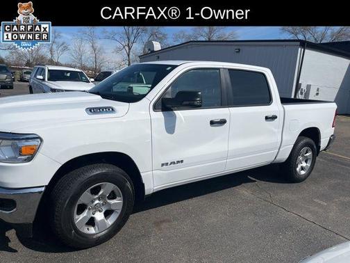 Bright White Clearcoat 2024 RAM 1500 Big Horn/Lone Star