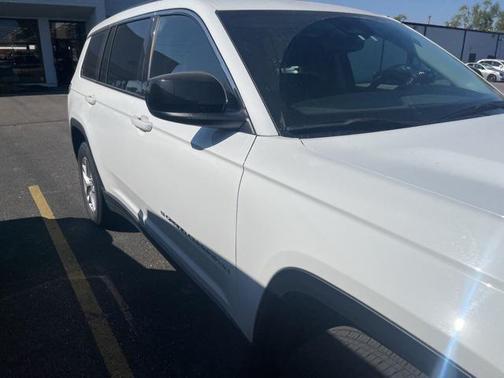 2023 Jeep Grand Cherokee L Laredo
