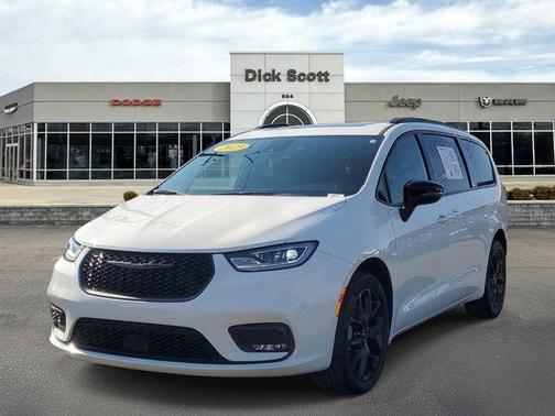 Bright White Clearcoat 2023 Chrysler Pacifica Limited