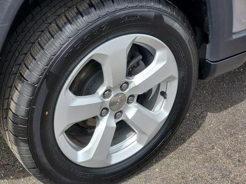 Billet Silver Metallic Clearcoat 2018 Jeep Compass Latitude