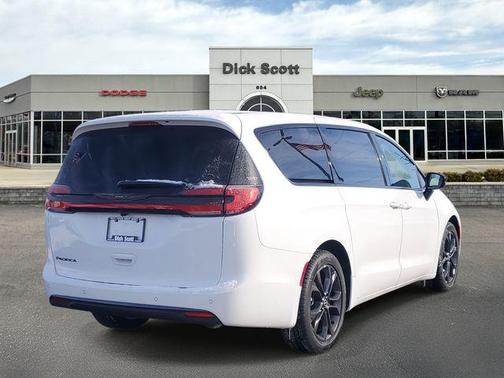 2026 Chrysler Pacifica L