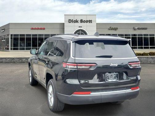 Diamond Black Crystal Pearlcoat 2026 Jeep Grand Cherokee L Laredo