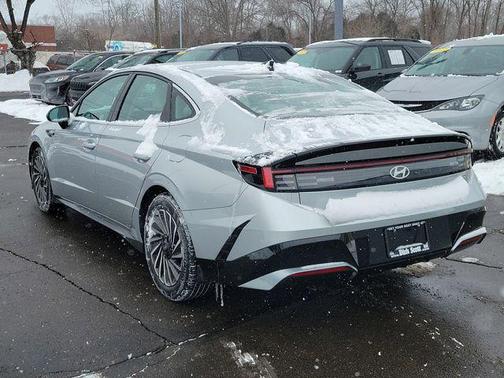 2024 Hyundai SONATA Hybrid SE
