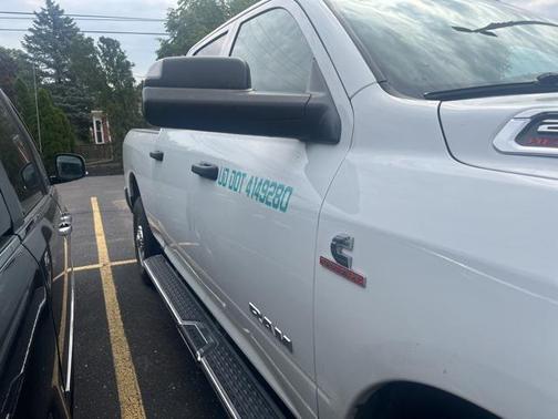2022 RAM 2500 Tradesman Crew Cab 4x4 6'4' Box