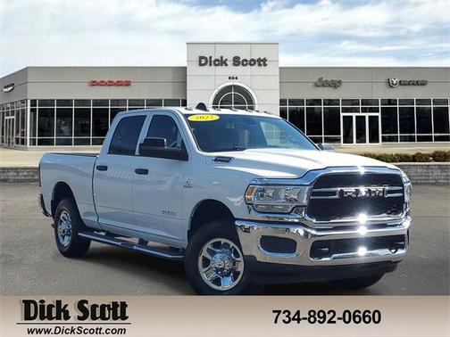 2022 RAM 2500 Tradesman Crew Cab 4x4 6'4' Box