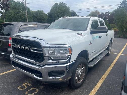 2022 RAM 2500 Tradesman Crew Cab 4x4 6'4' Box