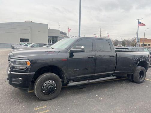 2021 RAM 3500 Big Horn Crew Cab 4x4 8' Box