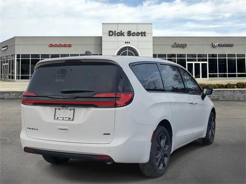 2026 Chrysler Pacifica L