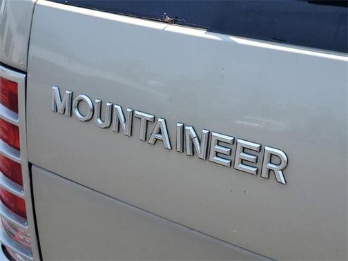 2005 Mercury Mountaineer Luxury