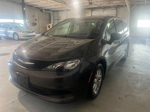 Granite Crystal Metallic Clearcoat 2023 Chrysler Voyager LX