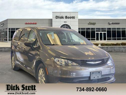 Granite Crystal Metallic Clearcoat 2023 Chrysler Voyager LX