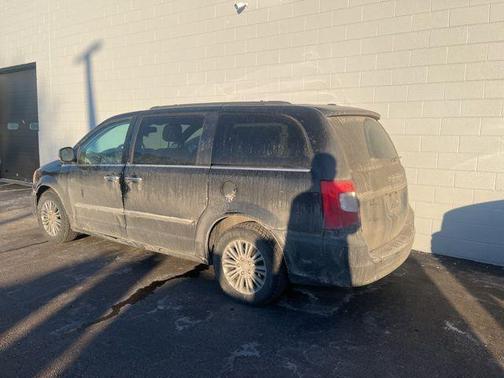 2014 Chrysler Town & Country Touring-L