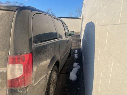 2014 Chrysler Town & Country Touring-L