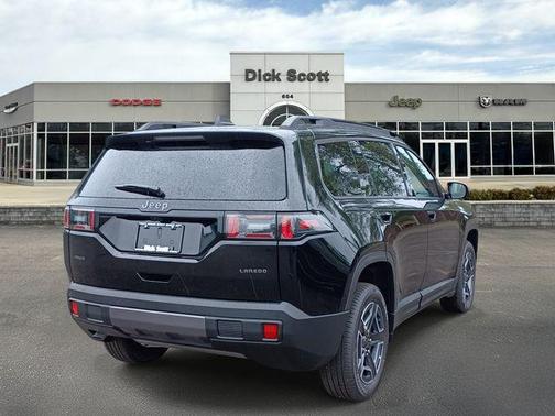 Diamond Black Crystal Pearlcoat 2026 Jeep Cherokee Laredo